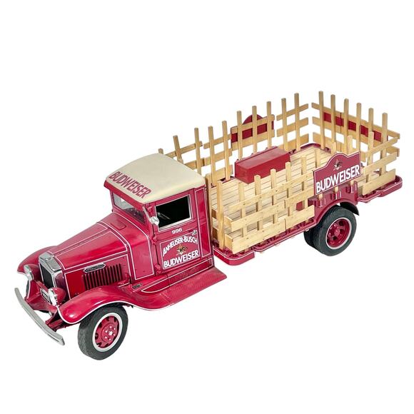Danbury Mint 1933 Budweiser Delivery Truck 1/24 Scale Beer Crates Diecast 1997 - Picture 2 of 16